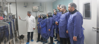 بازدید دانشجویان دانشکده از خط تولید شرکت داروسازی سیمرغ دارو عطار